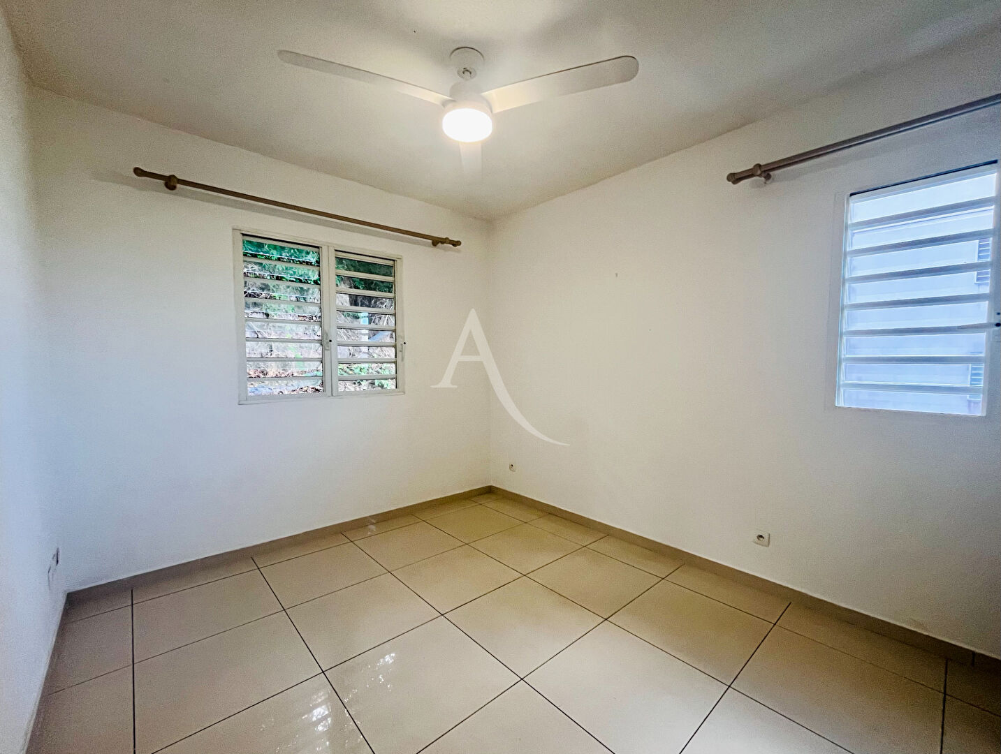 Photo T4 lumineux avec terrasse et garage à Schoelcher image 6/6