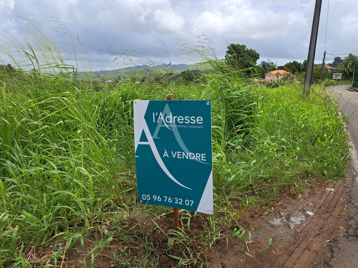 Photo A DUCOS: 8 lots viabilisés à construire en lotissement. image 2/6