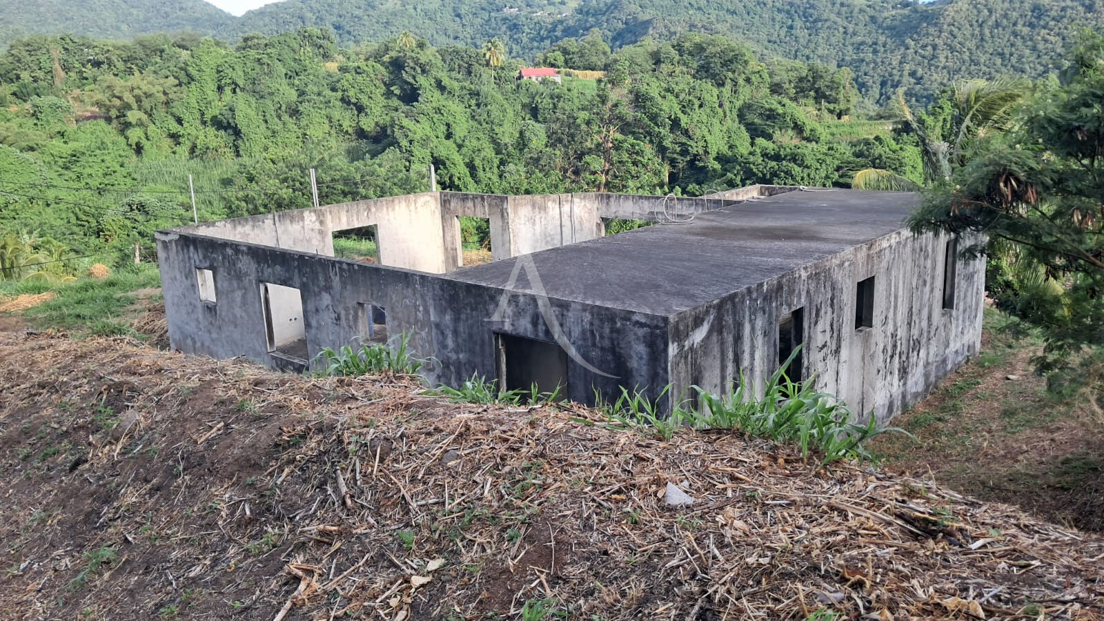 Terrain Le Morne Vert 1587 M² m2 avec une maison inachevée