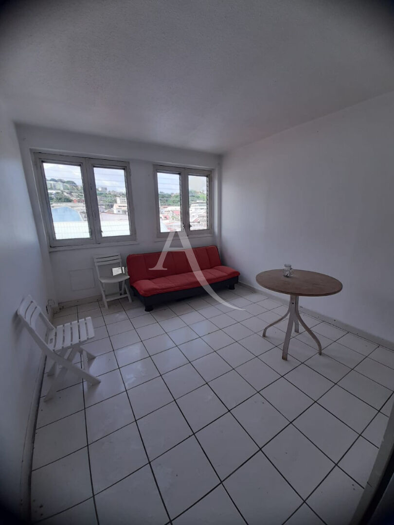 Photo Un studio image 1/4