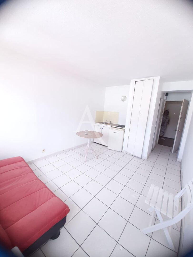 Photo Un studio image 2/4