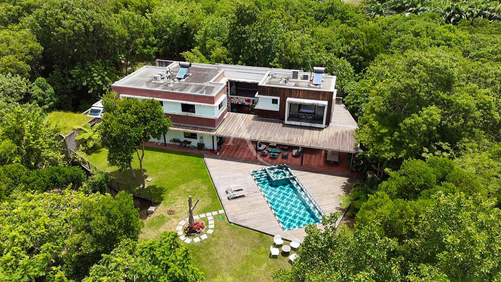 Demeure de prestige à Fort-de-France de 395 m² ( terrain de 71274 m²).