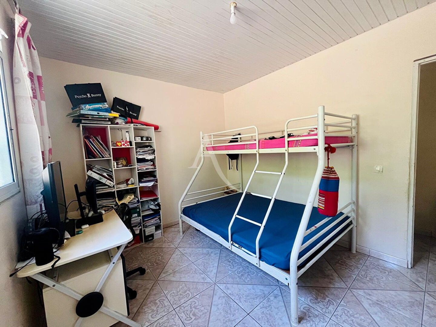 Photo Maison T4, 3 niveaux à Schoelcher, grand terrain de 2173 m2, fort potentiel image 5/6