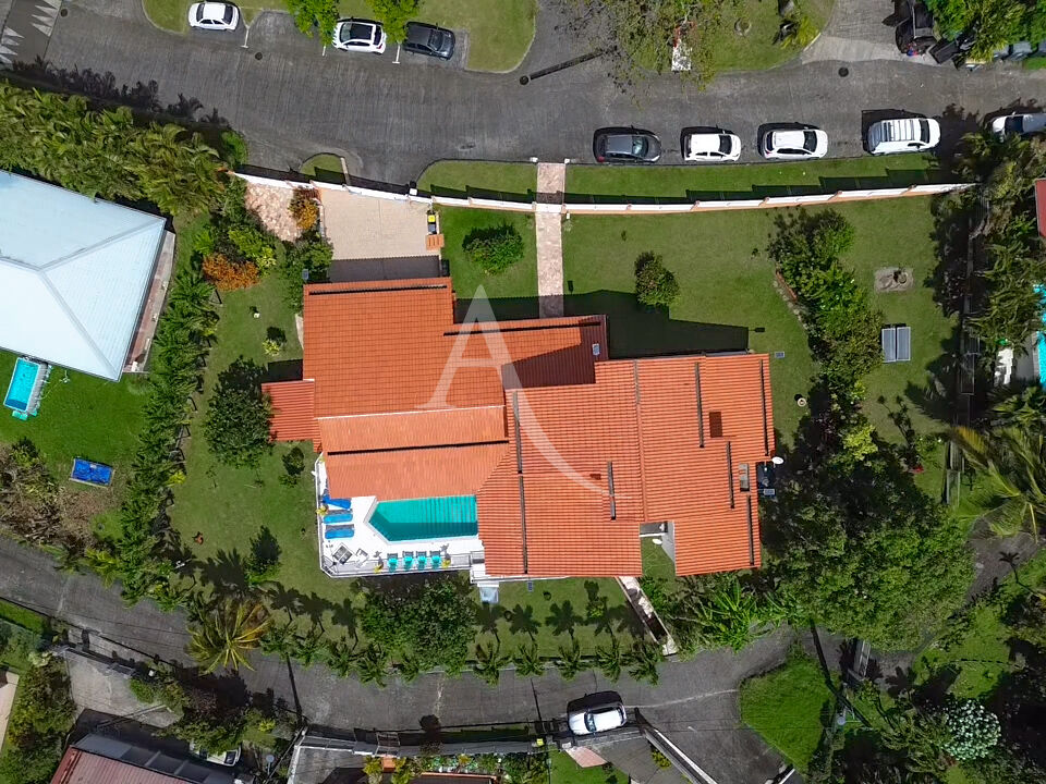 Villa d'architecte avec vue panoramique et appartement indépendant à Schoelcher