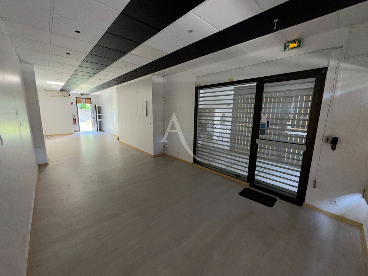 Local commercial avec vitrine - Centre-ville , rue l'allouette