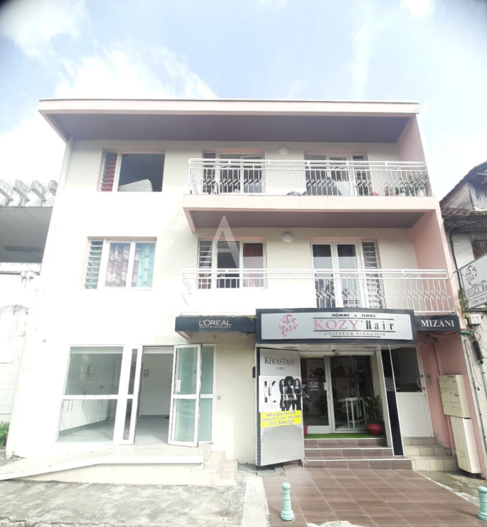 Local d'activité Le Marin 92 m2 au rdc d'un immeuble de 2 étages A SAISIR !!!!!