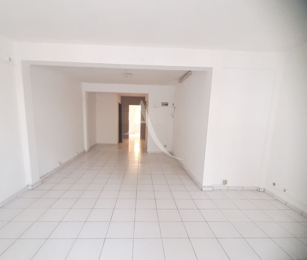 Photo Local d'activité Fort De France 2 pièce(s) 58 m2 Climatisé Pépite A SAISIR !!!!! image 2/6