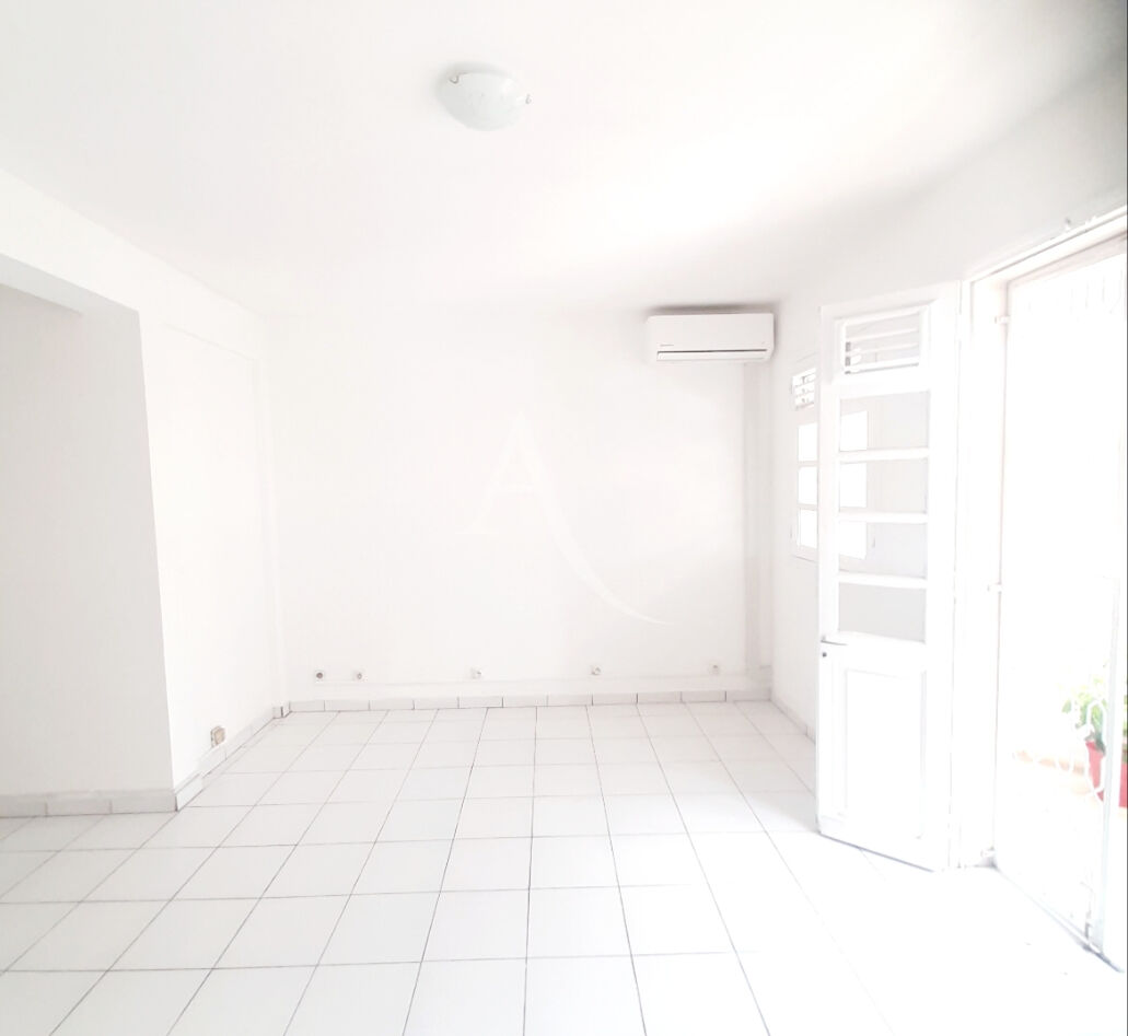 Photo Local d'activité Fort De France 2 pièce(s) 58 m2 Climatisé Pépite A SAISIR !!!!! image 3/6