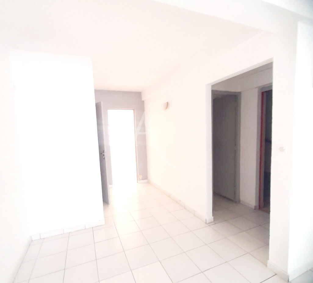 Photo Local d'activité Fort De France 2 pièce(s) 58 m2 Climatisé Pépite A SAISIR !!!!! image 4/6