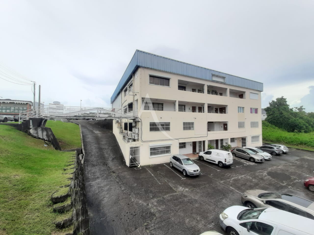 Bureaux Le Lamentin 4 pièce(s) 123 m2 climatisés Pépite A SAISIR !!!!! Appelez-nous vite !!!!!