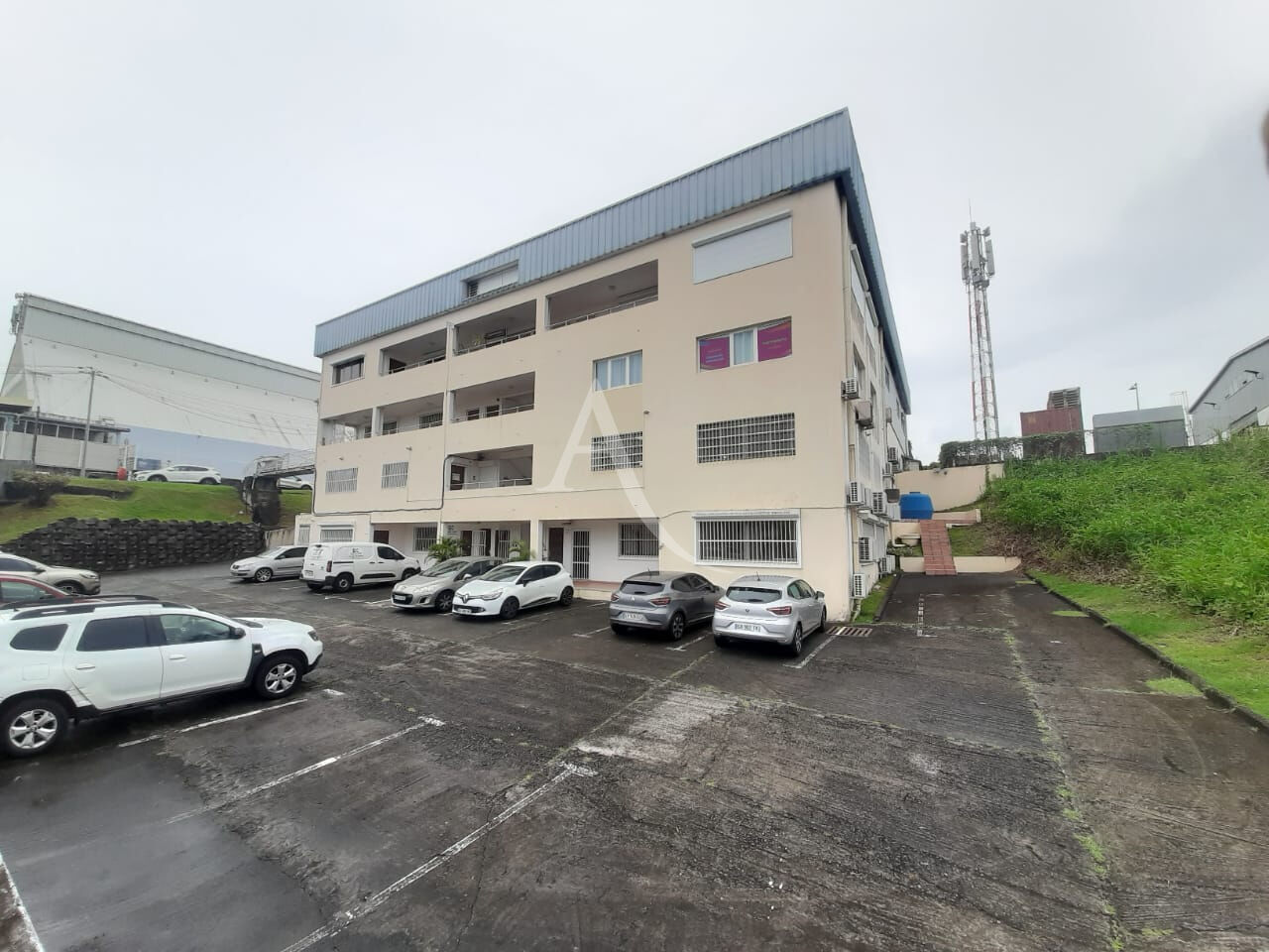 Photo Bureaux Le Lamentin 4 pièce(s) 123 m2 climatisés Pépite A SAISIR !!!!! Appelez-nous vite !!!!! image 3/6