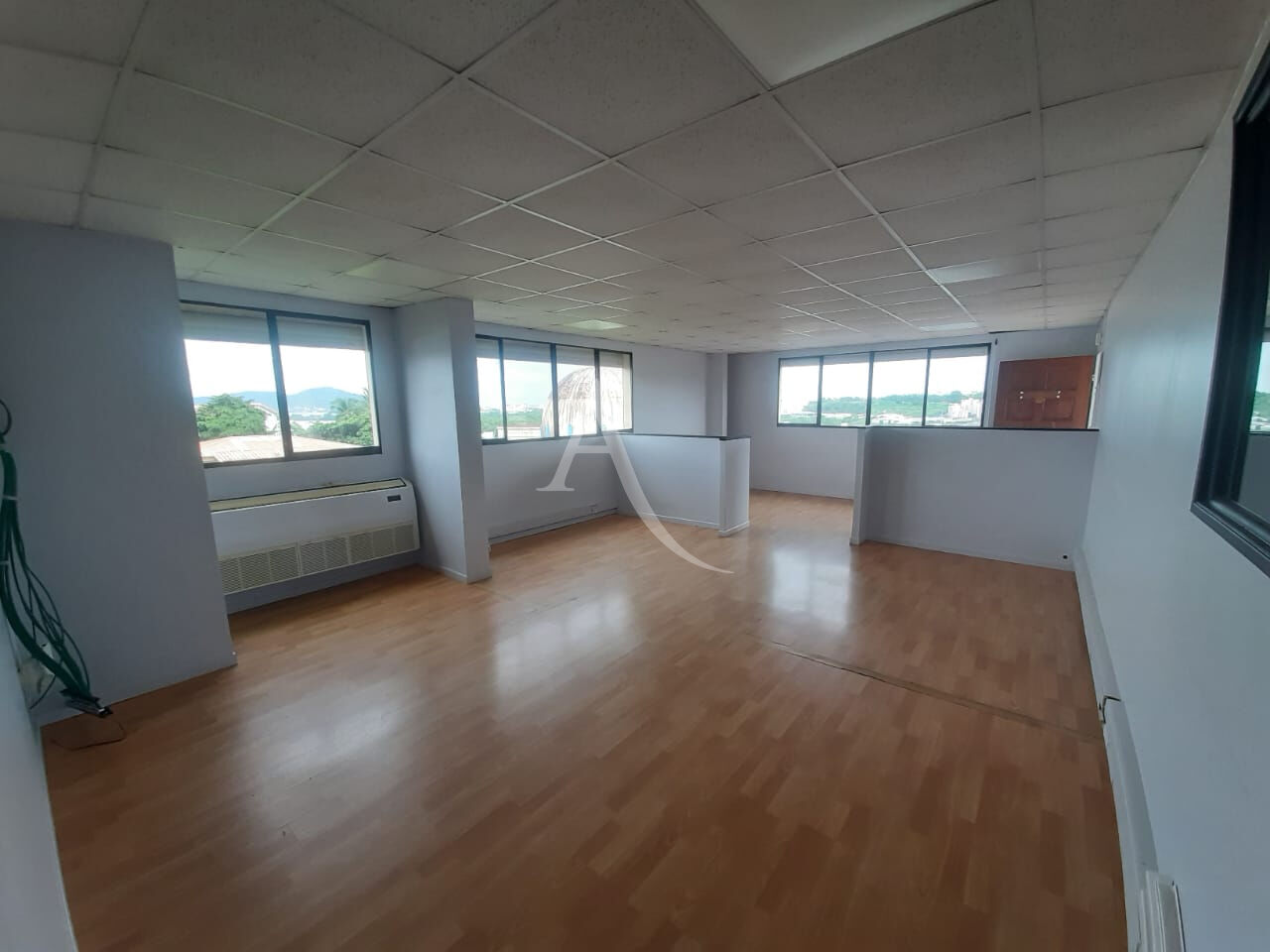 Photo Bureaux Le Lamentin 4 pièce(s) 123 m2 climatisés Pépite A SAISIR !!!!! Appelez-nous vite !!!!! image 4/6