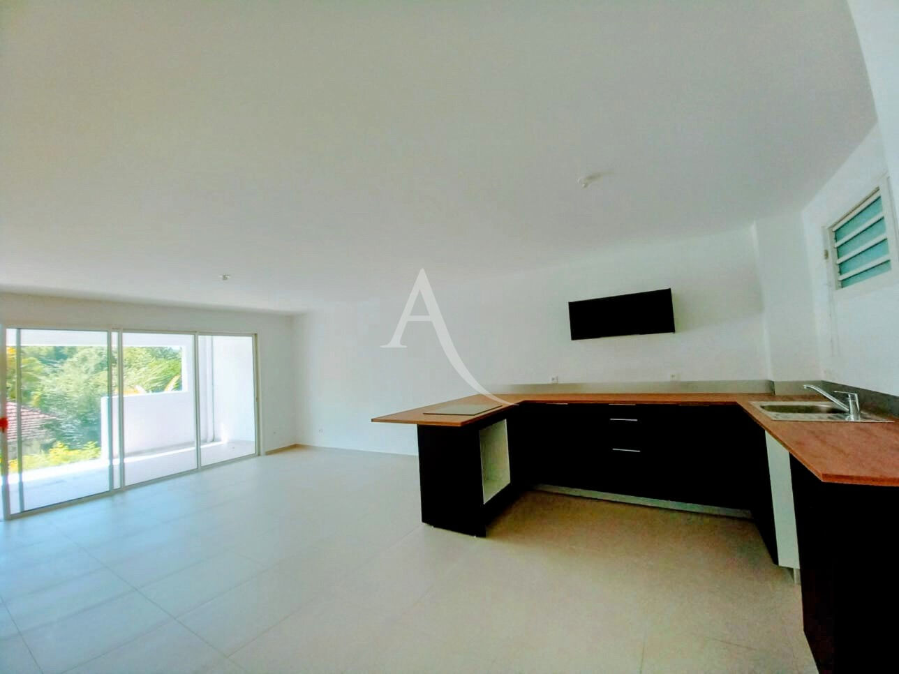 Appartement T3  Neuf Grand Standing avec terrasse de 20m2  et jardinet cadre verdoyant proche mer