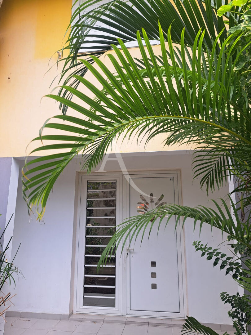 EN EXCLUSIVITE: Appt T3 en duplex Pointe Faula au VAUCLIN.