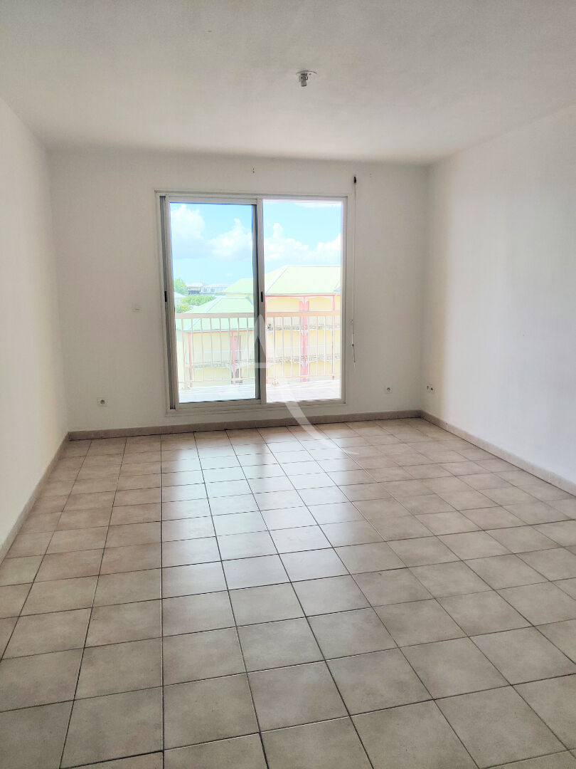 Photo T2 avec parking dans résidence sécurisé à Fort-de-France de 36.53 m2 avec terrasse de 17 m2 image 1/5