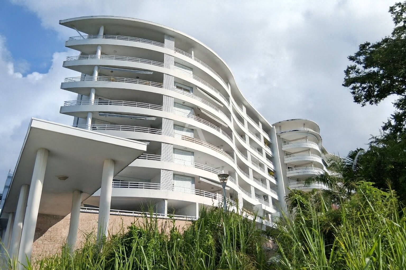 Un T2 bien situé, adapté à divers projets.