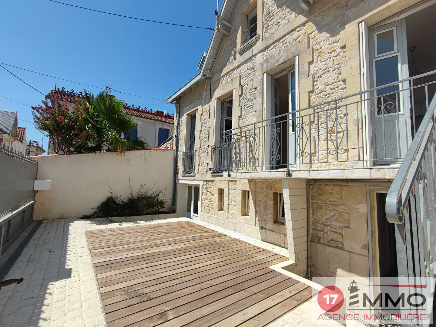 Agence immobilière de 
 17 IMMO - 17 IMMO 
