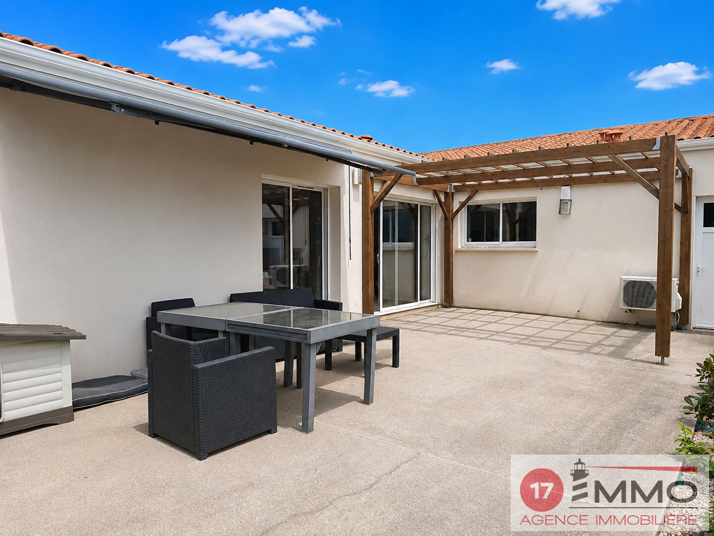 Agence immobilière de 
 17 IMMO - 17 IMMO 
