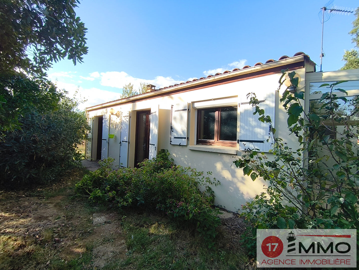 Agence immobilière de 
 17 IMMO - 17 IMMO 
