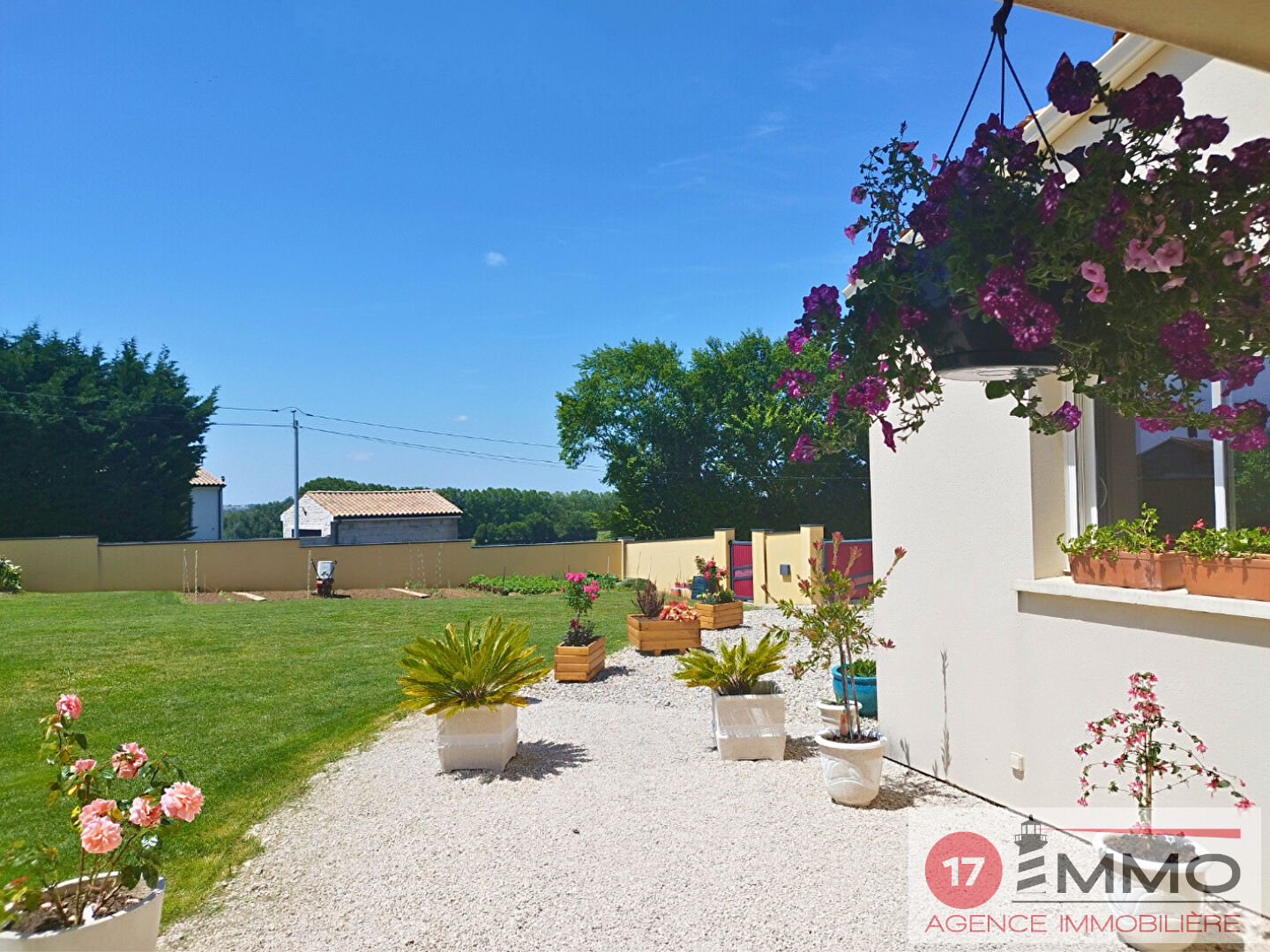 Agence immobilière de 
 17 IMMO - 17 IMMO 
