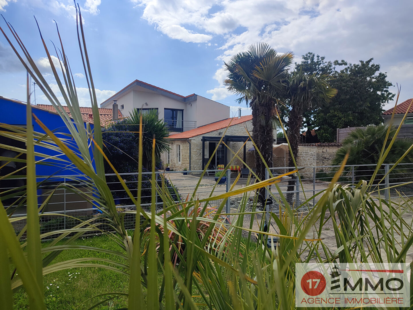 Agence immobilière de 
 17 IMMO - 17 IMMO 
