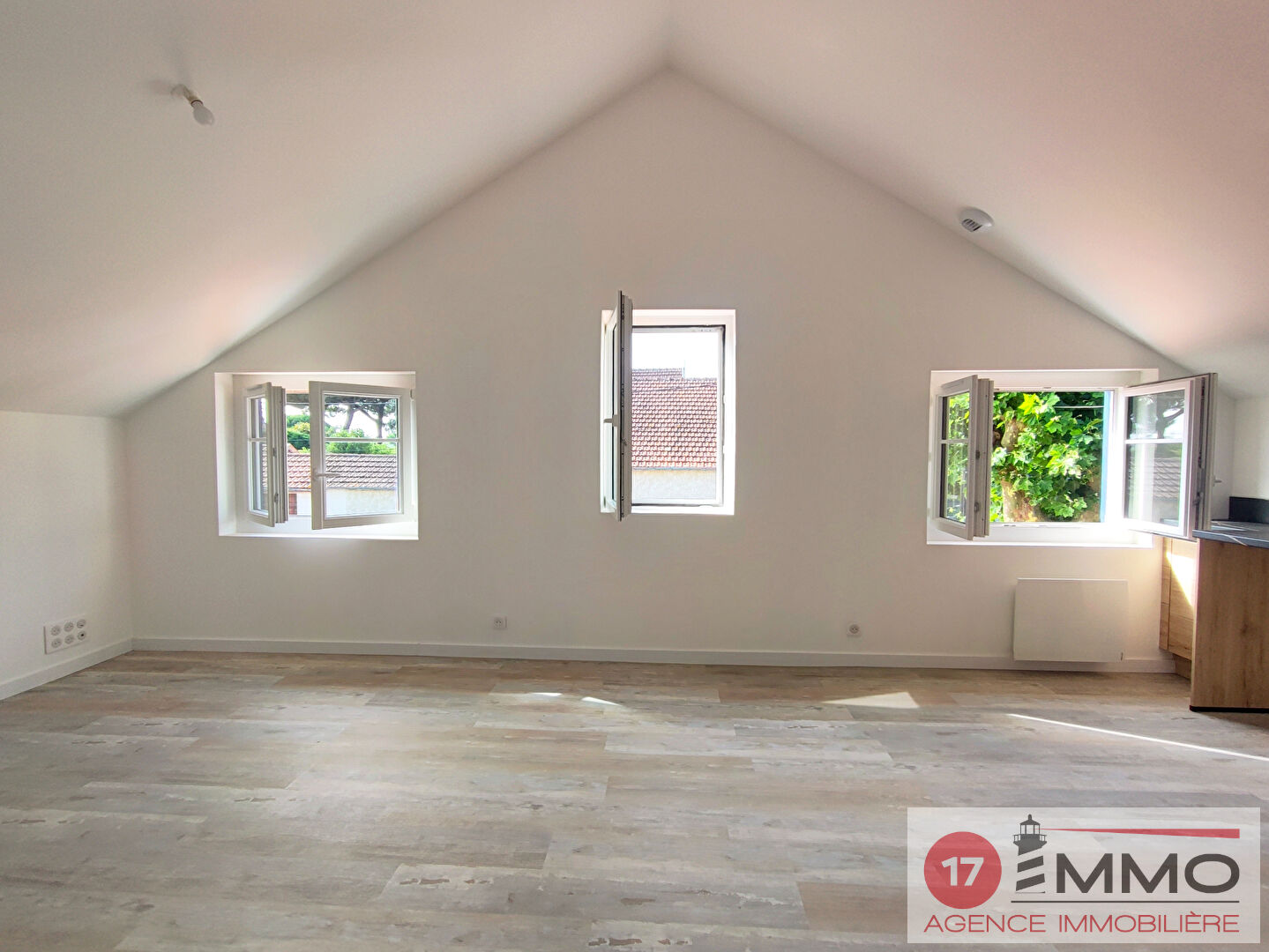 Agence immobilière de 
 17 IMMO - 17 IMMO 
