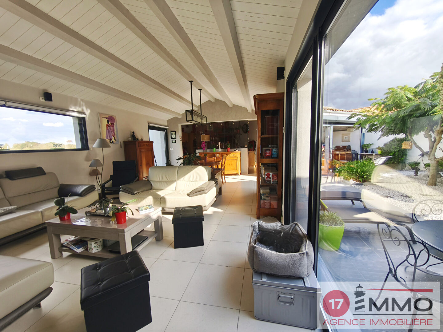 Agence immobilière de 
 17 IMMO - 17 IMMO 
