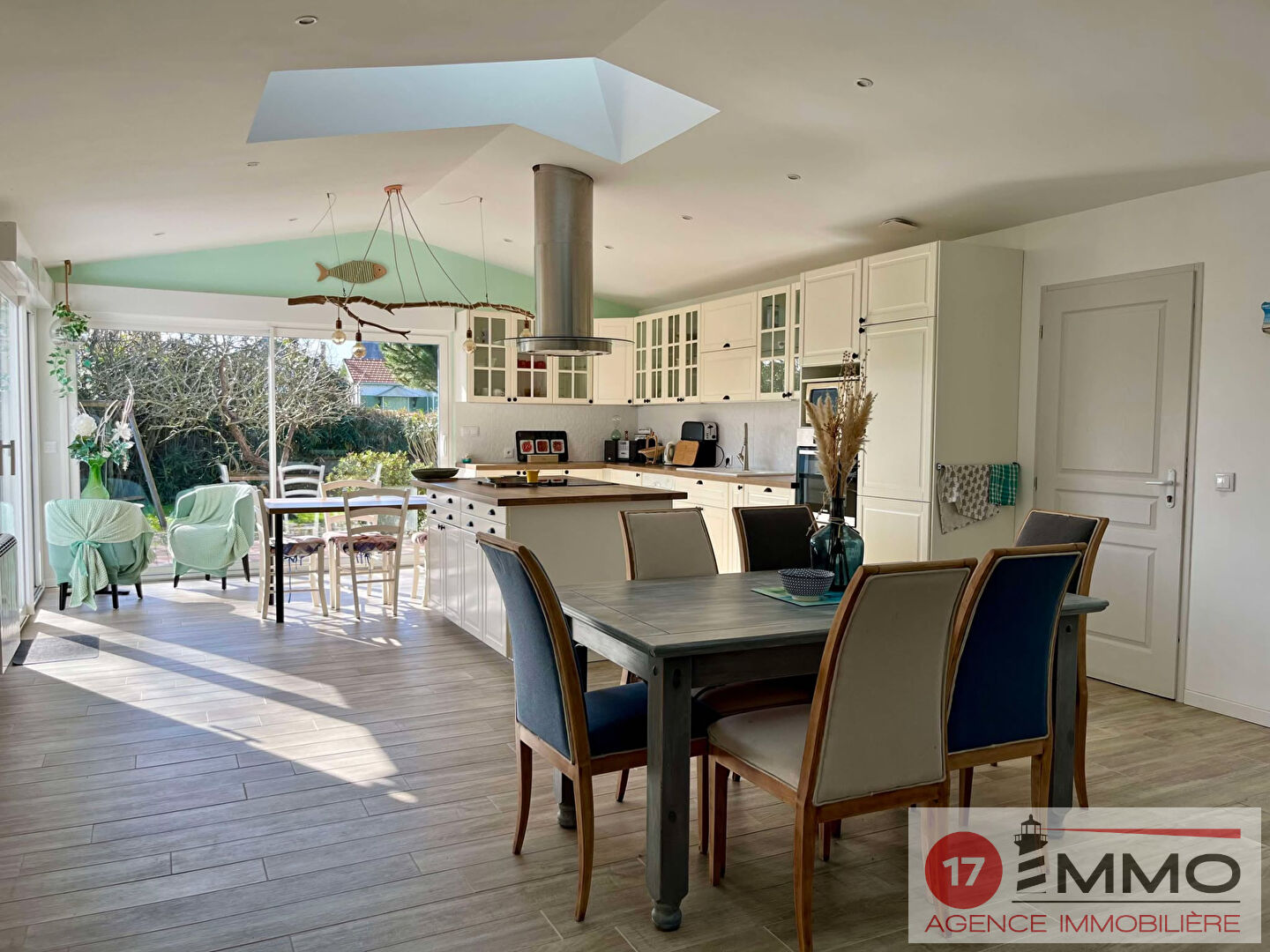 Agence immobilière de 
 17 IMMO - 17 IMMO 
