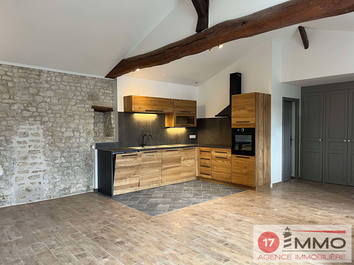 Agence immobilière de 
 17 IMMO - 17 IMMO 
