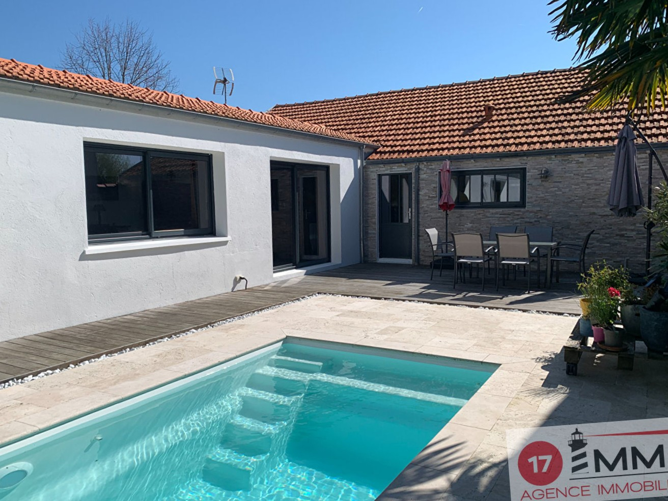 Agence immobilière de 
 17 IMMO - 17 IMMO 
