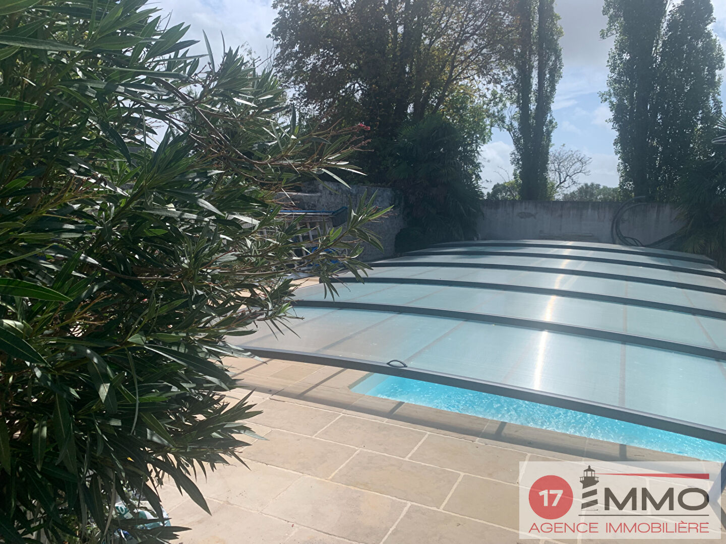 Agence immobilière de 
 17 IMMO - 17 IMMO 
