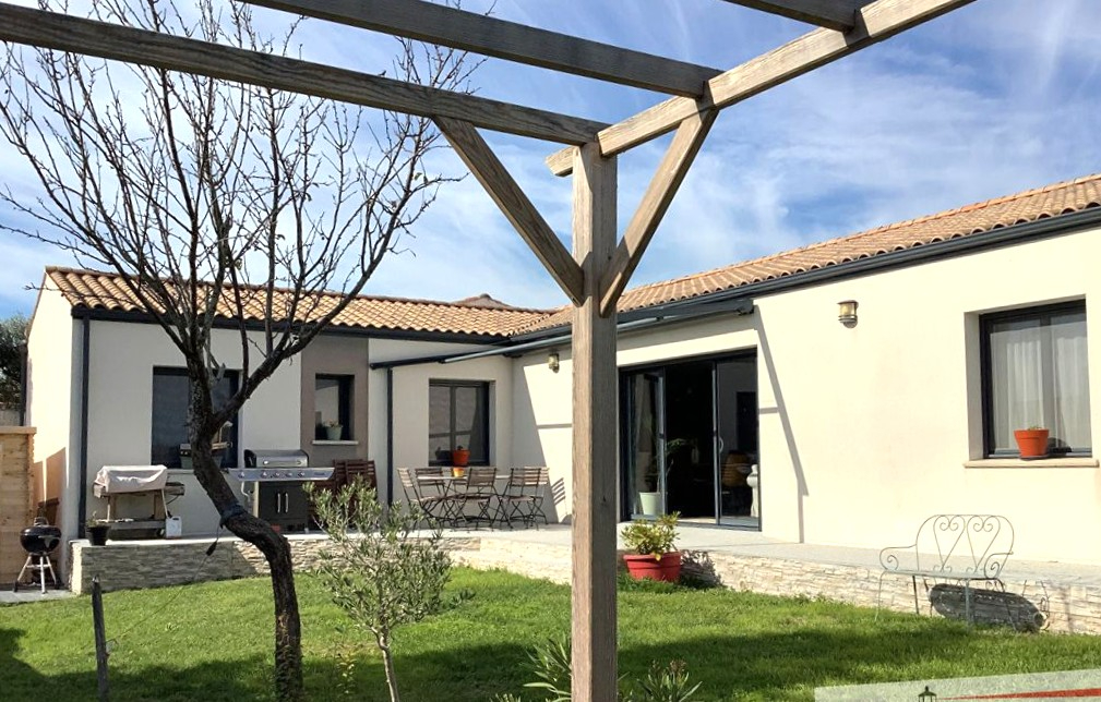 Agence immobilière de 
 17 IMMO - 17 IMMO 
