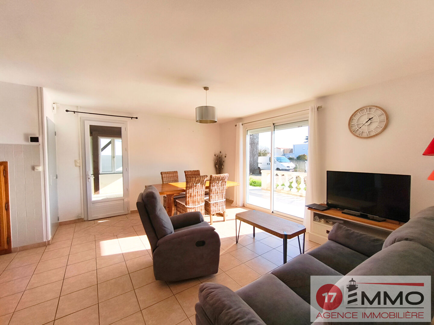 Agence immobilière de 
 17 IMMO - 17 IMMO 

