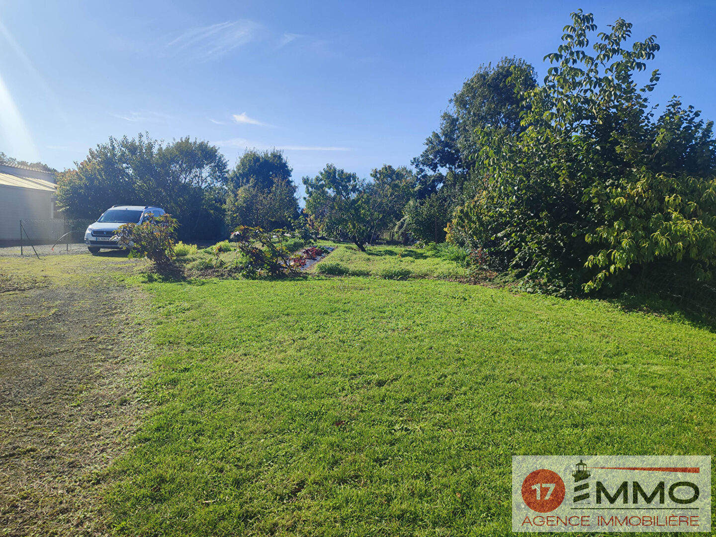 Photo Terrain  Constructible Croix Chapeau  724 m² image 2/2