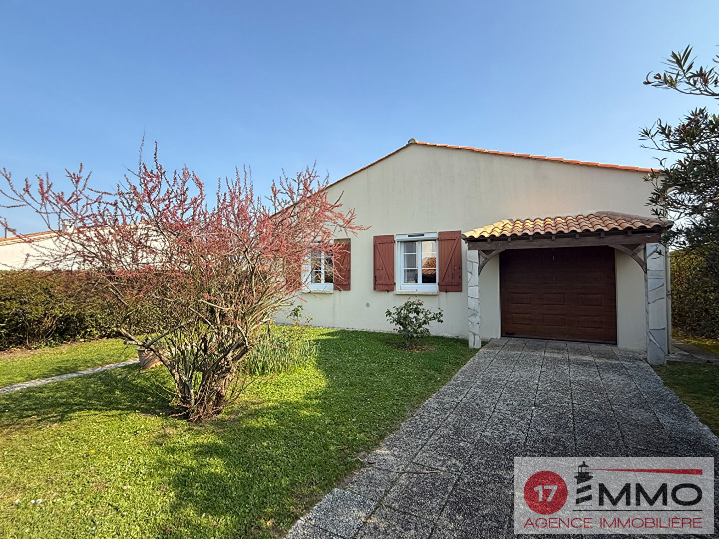 Agence immobilière de 
 17 IMMO - 17 IMMO 

