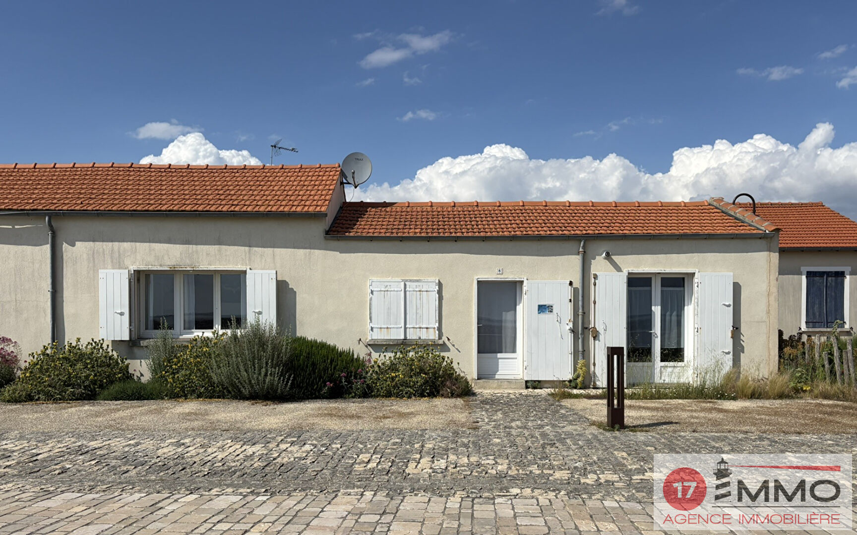 Agence immobilière de 
 17 IMMO - 17 IMMO 
