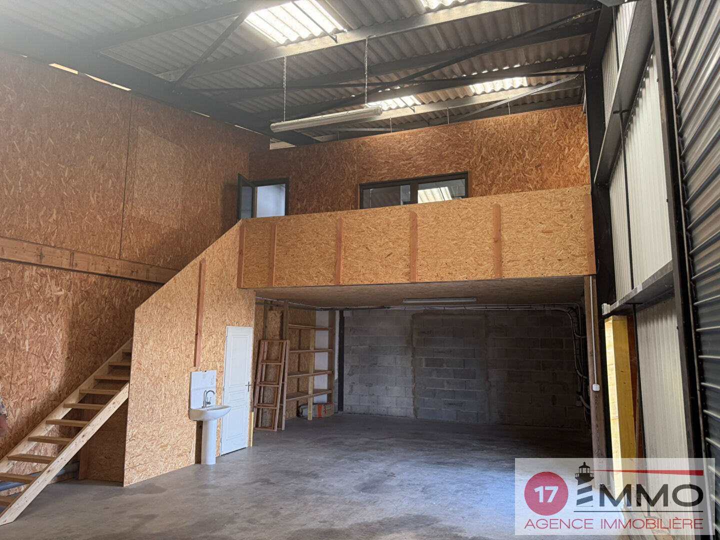 Agence immobilière de 
 17 IMMO - 17 IMMO 
