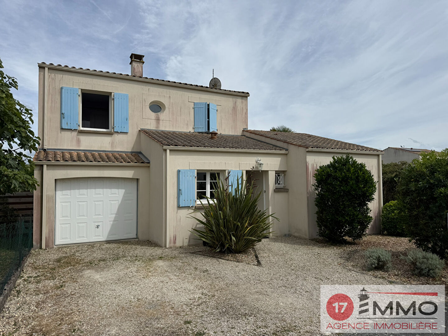 Agence immobilière de 
 17 IMMO - 17 IMMO 
