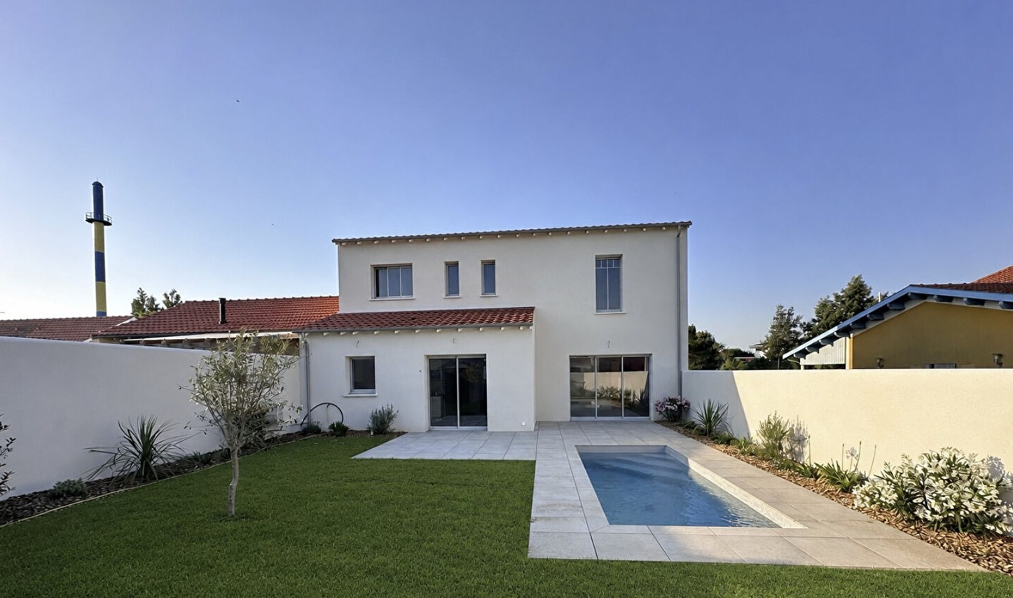 Agence immobilière de 
 17 IMMO - 17 IMMO 
