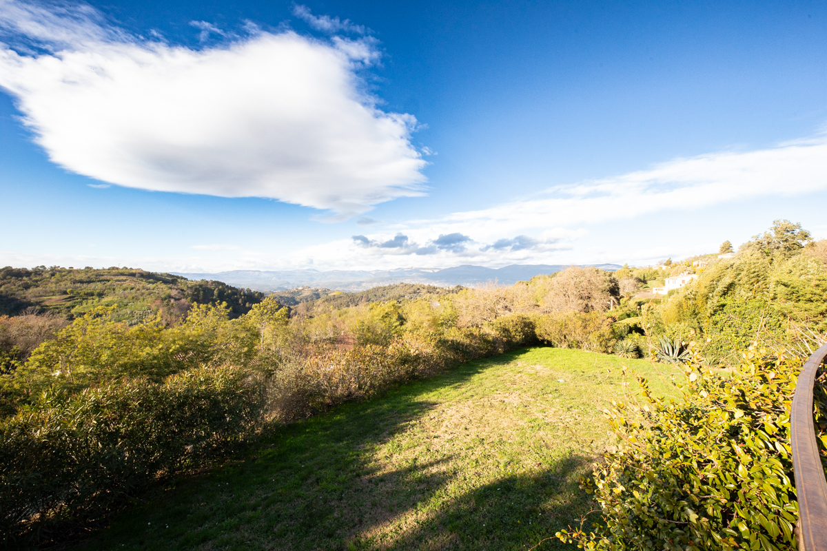 Maison spacieuse et lumineuse avec studio vue imprenable Tanneron