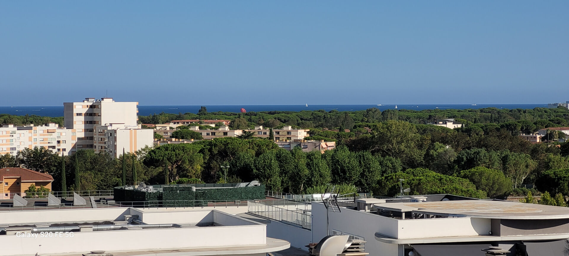 Photo Appartement traversant à Mandelieu La Napoule 3 pièce(s) 75.29 m2 avec vue mer panoramique image 1/6