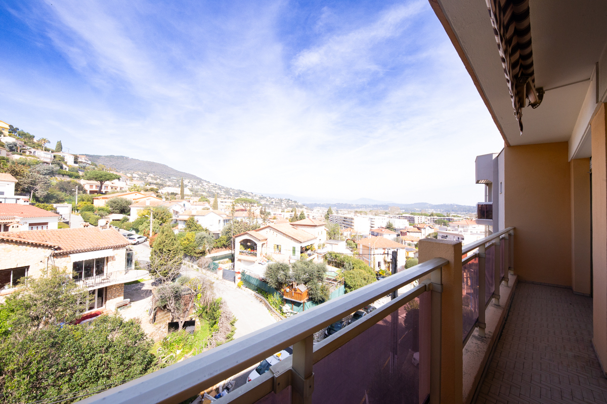 Photo Appartement traversant à Mandelieu La Napoule 3 pièce(s) 75.29 m2 avec vue mer panoramique image 3/6