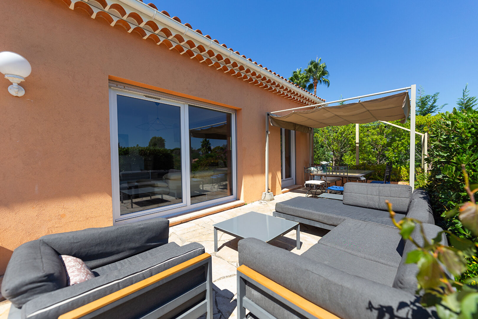 Photo Maison de plain pied Mandelieu La Napoule 5 pièce(s) 130 m2 image 4/6