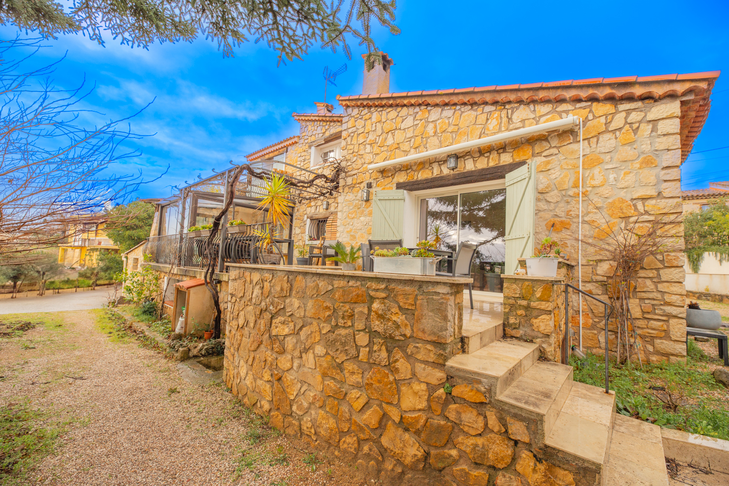 Charmante maison en pierre rénovée à Saint-Paul-en-Forêt 142 m2