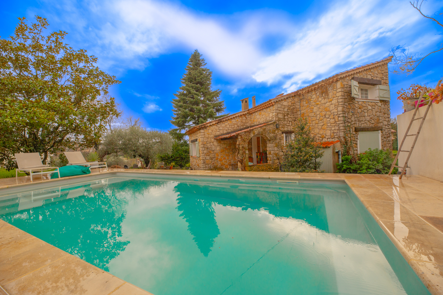 Photo Charmante maison en pierre rénovée à Saint-Paul-en-Forêt 142 m2 image 2/6