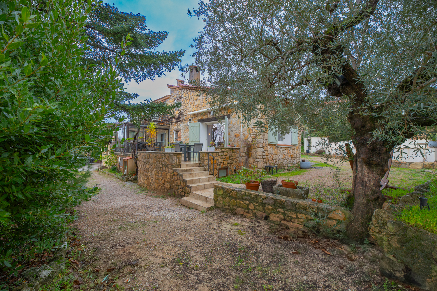 Photo Charmante maison en pierre rénovée à Saint-Paul-en-Forêt 142 m2 image 3/6