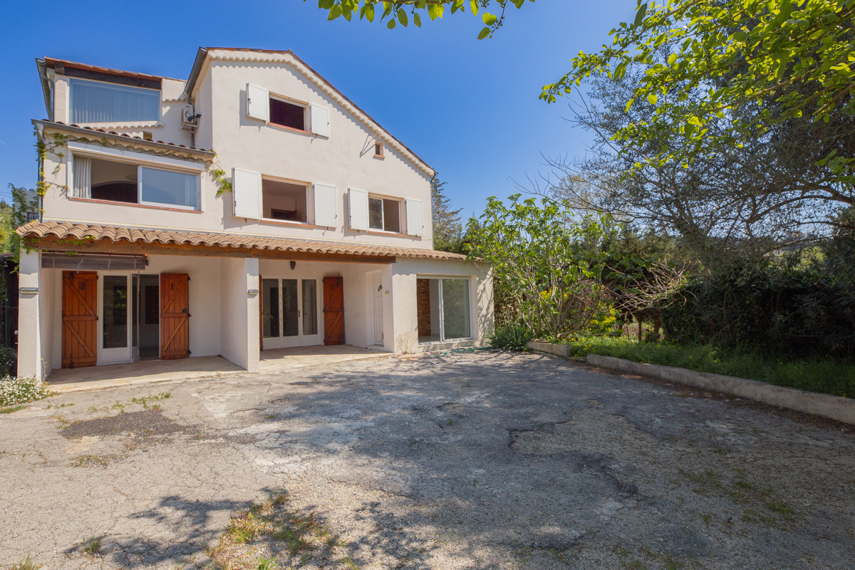 Maison La Roquette Sur Siagne 8 pièce(s) 239.44 m2