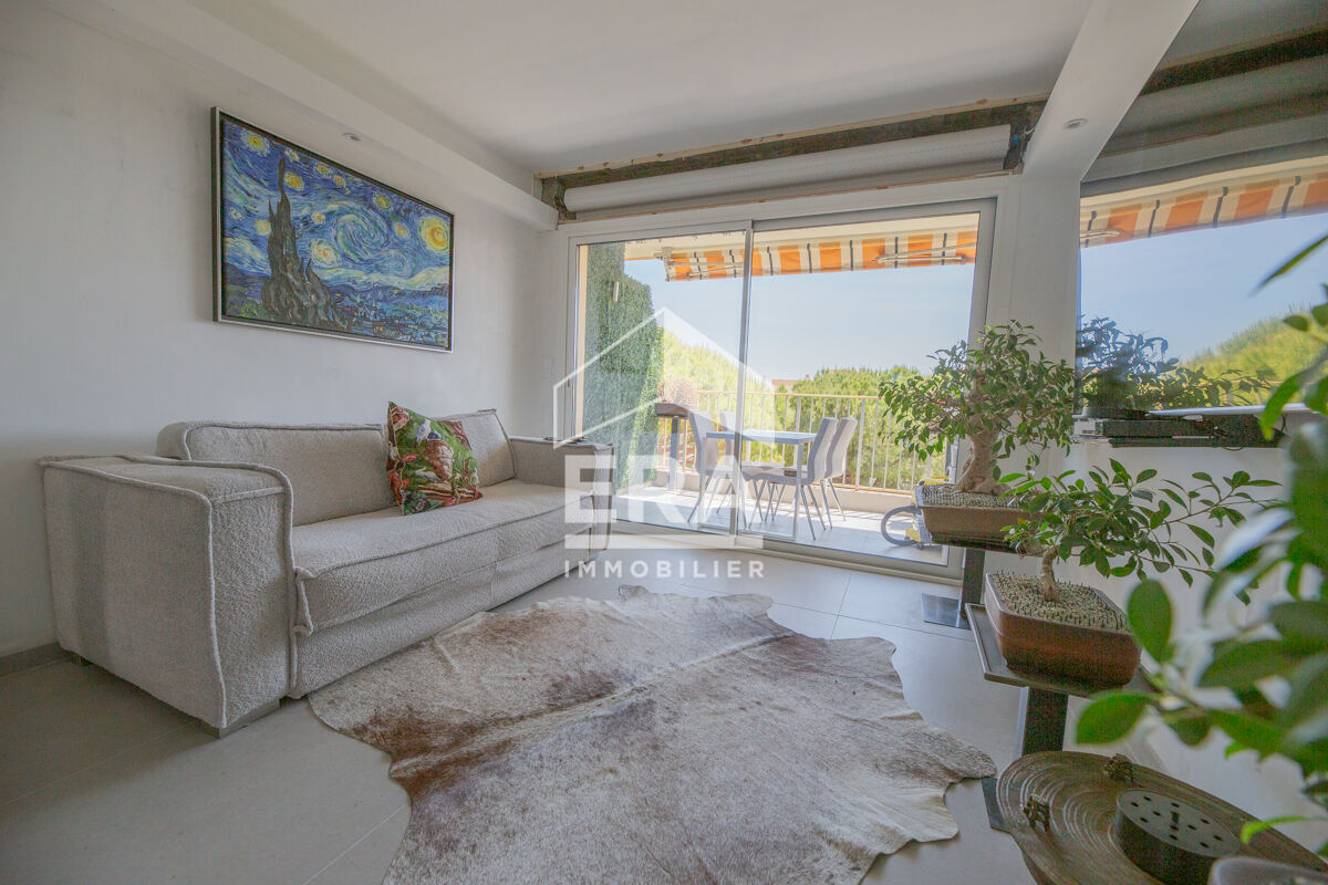 Photo Appartement Mandelieu La Napoule 3 pièce(s) 47 m2 totalement refait en dernier étage image 1/6