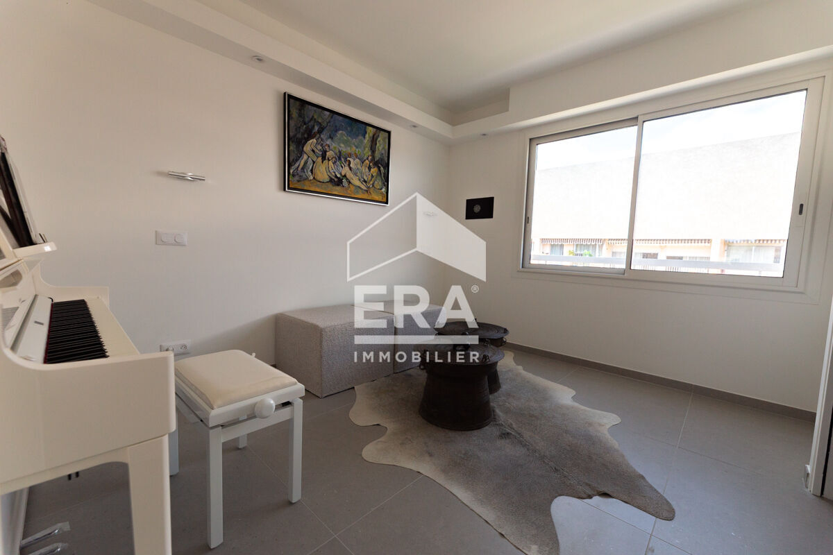 Photo Appartement Mandelieu La Napoule 3 pièce(s) 47 m2 totalement refait en dernier étage image 4/6