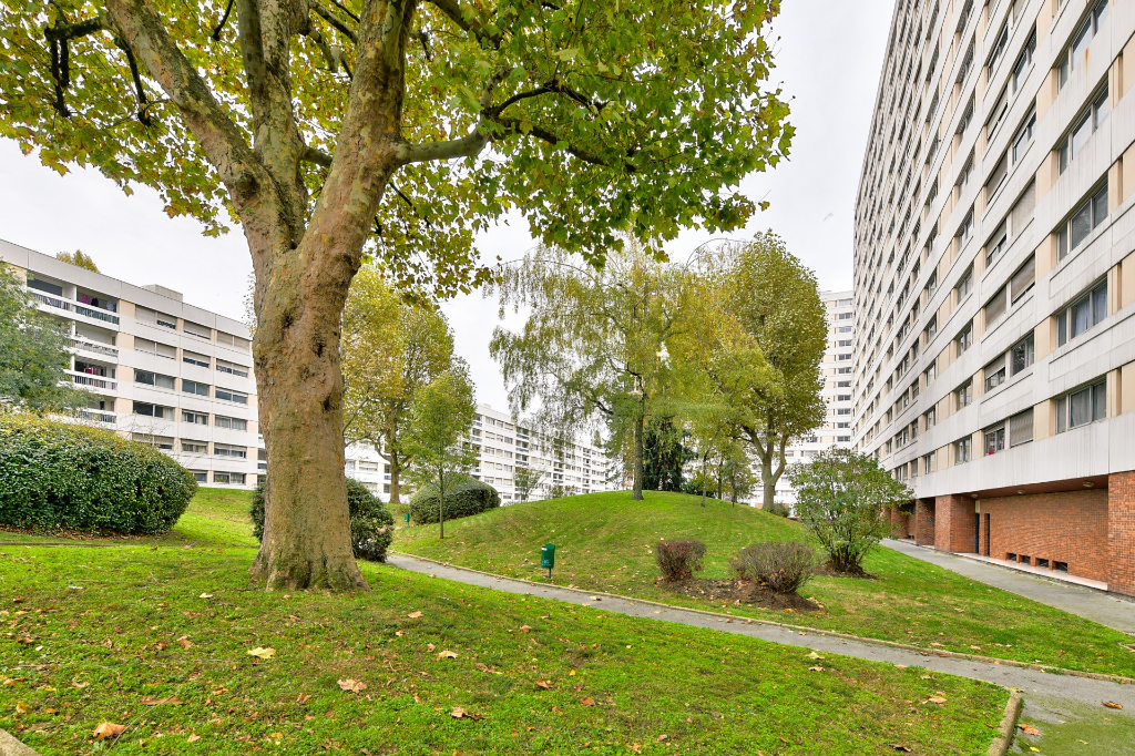 Parking Tapis Vert Parc De La Courneuve